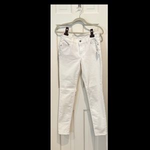 White Old Navy Skinny Jeans - Size 4